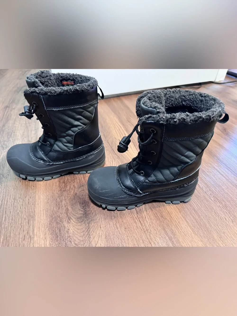 Target kid’s Thermolite waterproof winter snow boots w quick toggle stretch lace